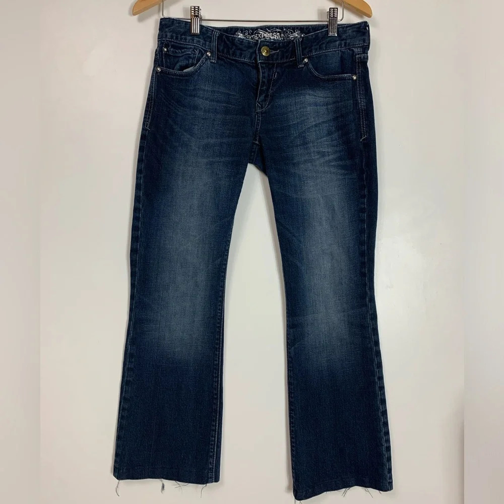 Express Jeans Women’s Low Rise Stella Boot Cut  Size 8R Distressed